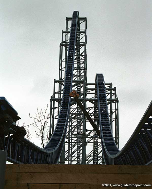 Between the tracks over the pedestrian tunnel