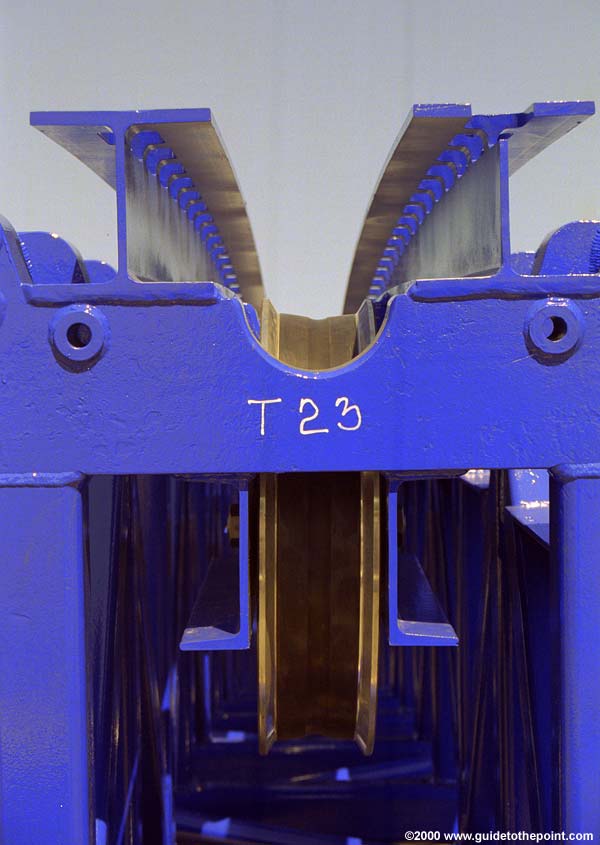 Lift track with cable pulley