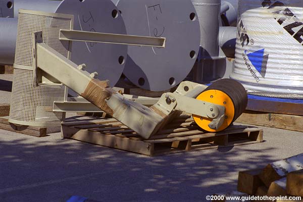 Pinch roller for cable drum